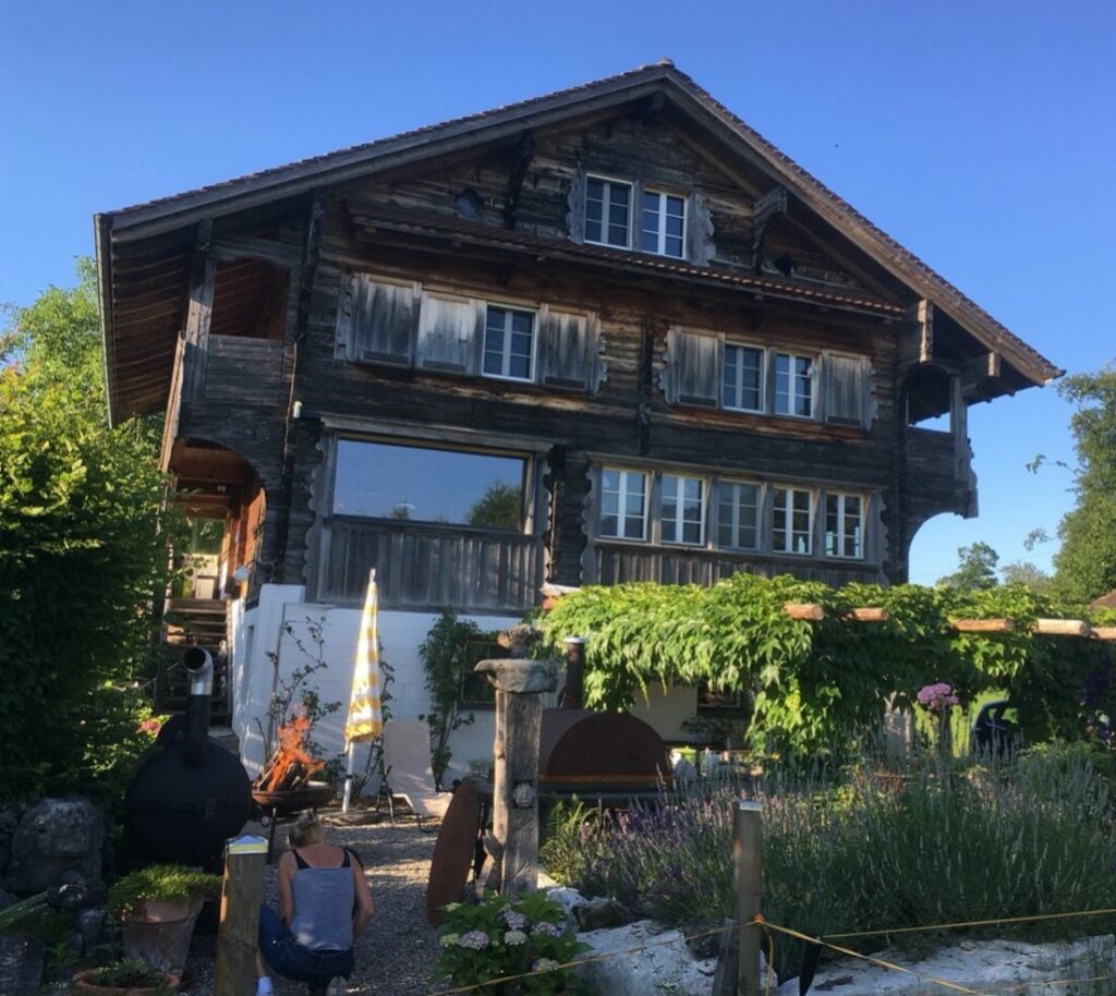 Bauernhaus mit Gartenlaube von Domenica und Richi