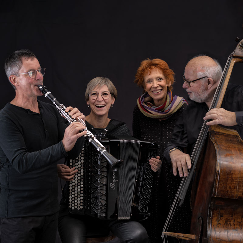 Trio snats mit Hanspeter Muri Klarinette, Sabine Müller Akkordeon und Christian Hartmann Kontrabass, Silvia Planzer Sprecherin