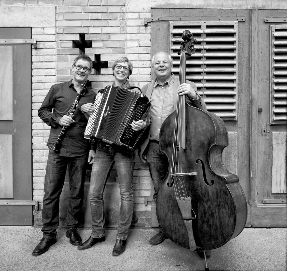 Trio snats mit Hanspeter Muri Klarinette, Sabine Müller Akkordeon und Christian Hartmann Kontrabass. 2015